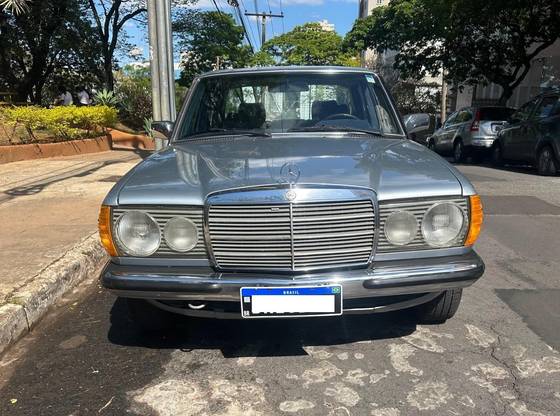 MERCEDES-BENZ 250 2.5 6 CILINDROS 12V GASOLINA 4P MANUAL